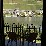 Am Moselufer Zell an der Mosel